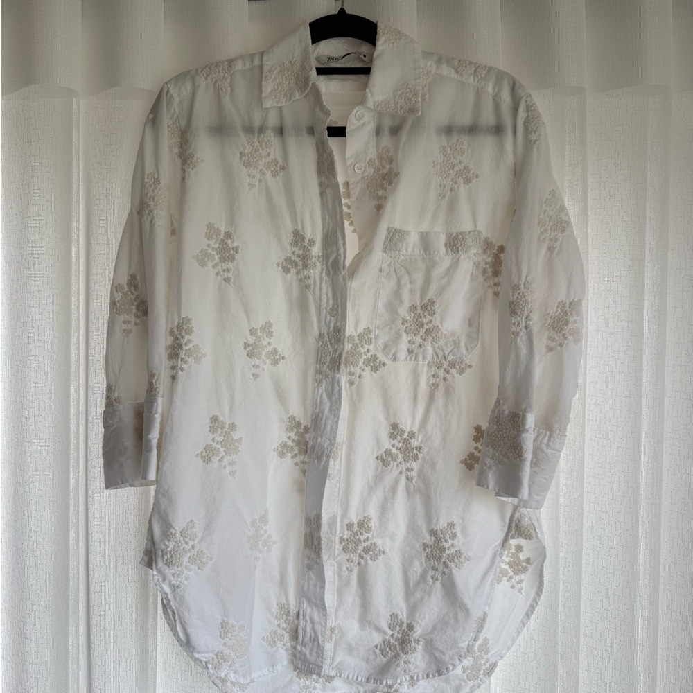 Zara White and Ivory Shirt Size XS